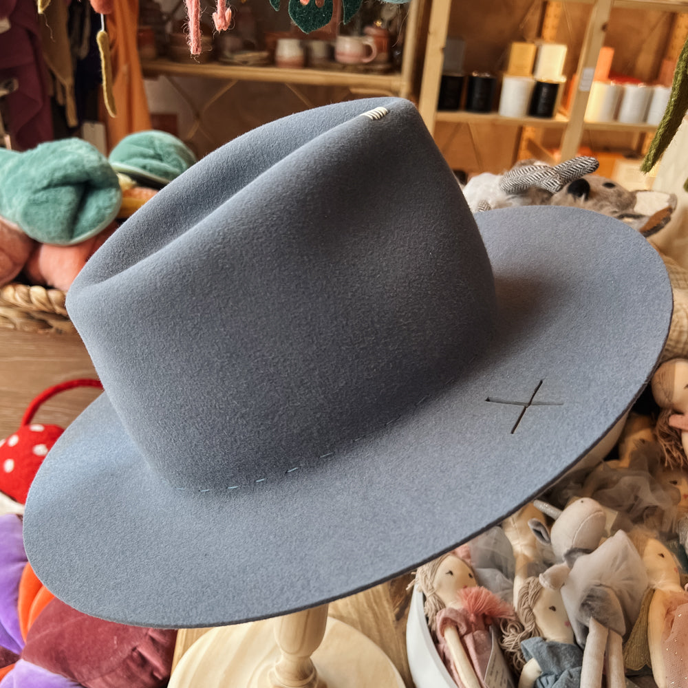 bxmbxm blue hat with details