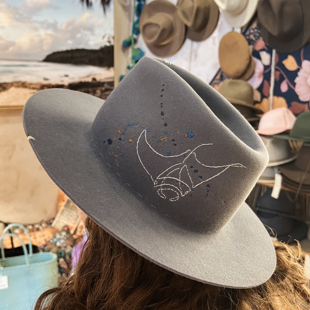 bxmbxm hat with stingray embroidery